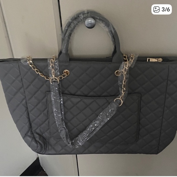Gilda Paris Handbags - Chic Gray Quilted Tote Bag with Gold Accents